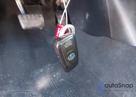 2018 Toyota Prius Two z USA, uszkodzony, nr VIN JTDKBRFUXJ3593397